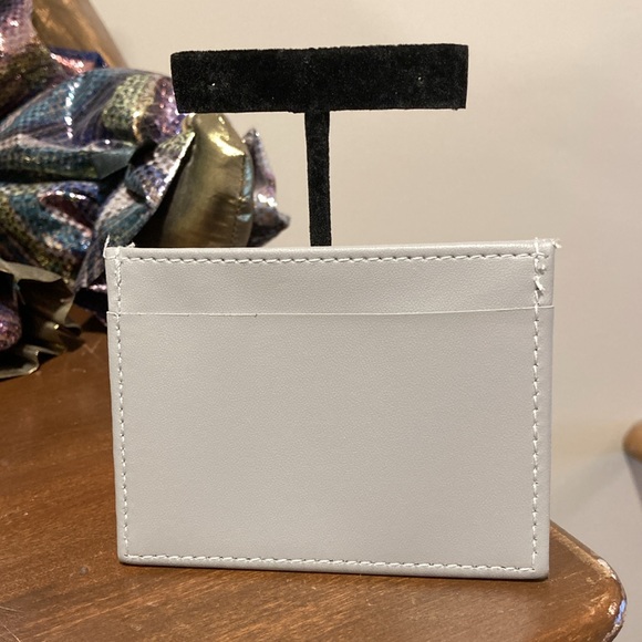 NWOT - Celebrity Cruises Embossed Gray Vegan Leather Double Sided Card Holder - Picture 2 of 7